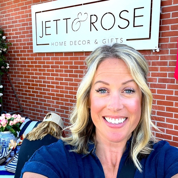 Meet your Posher, Christy - Picture 1 of 1